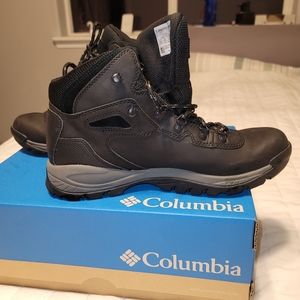 Columbia Newton Ridge Plus II waterproof boot/10.5